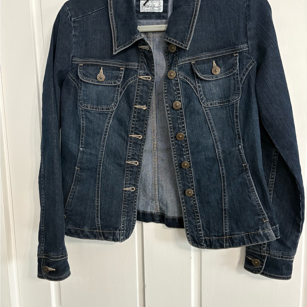 ⭐️$4 when bundled- Beautiful Structured Denim Jacket